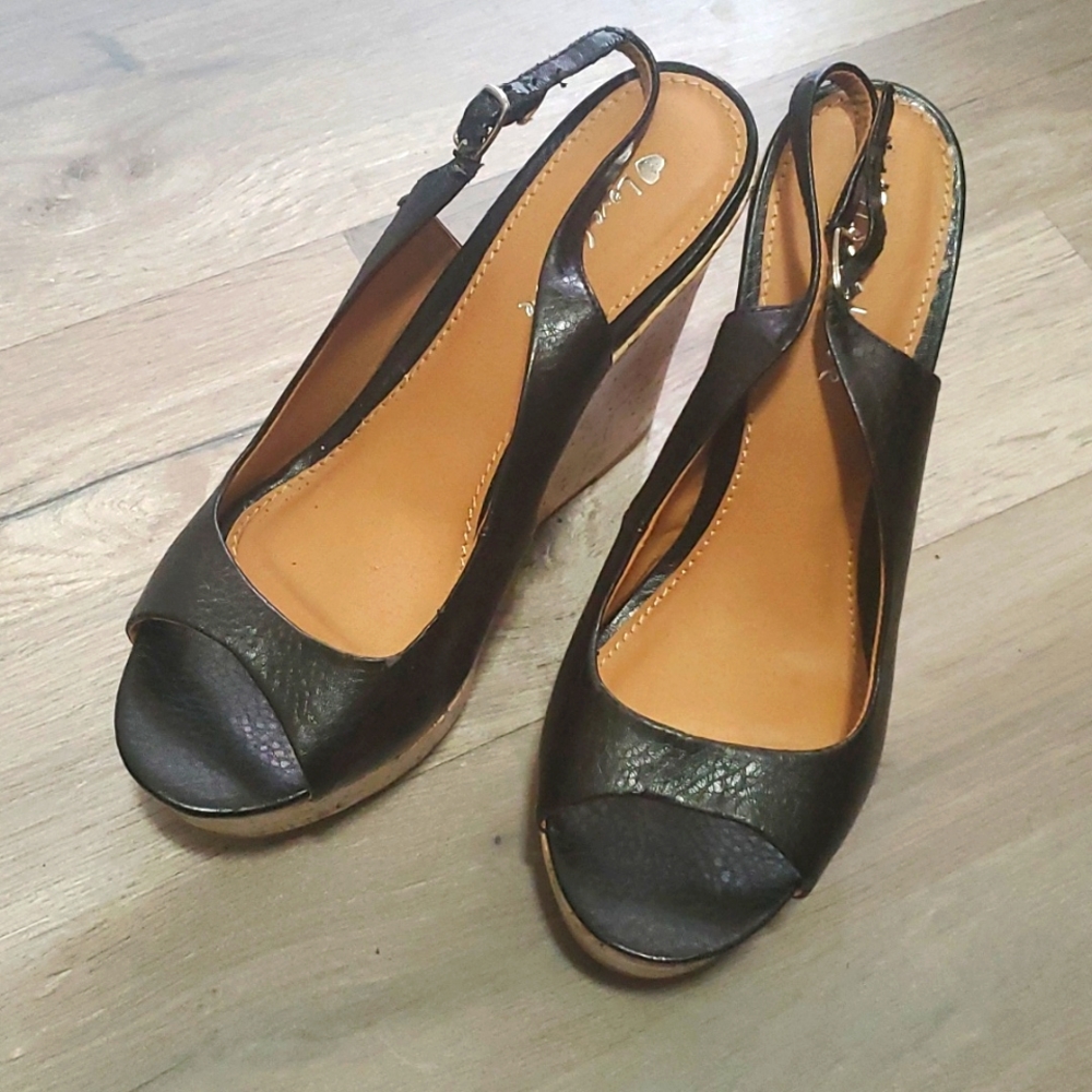 Black Corkscrew Wedges 8.5 with box